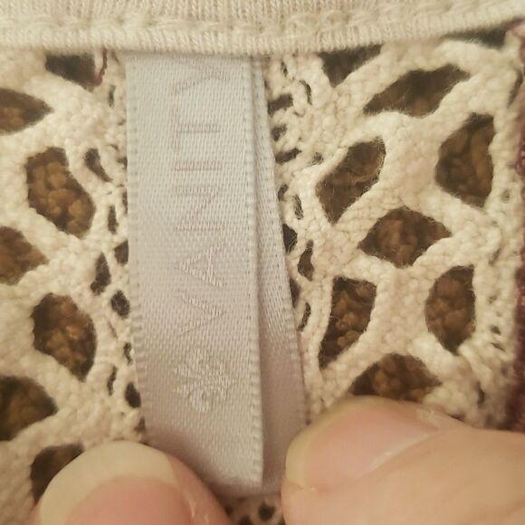 Vanity Floral Top with Lace Insets Sz M - Picture 3 of 8